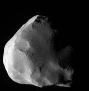 Hélène, lune de Saturne, photographiée par la sonde Cassini.