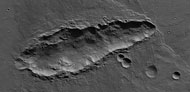 Cratère allongé. Image ESA.