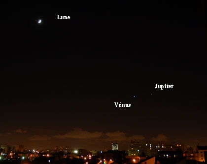 Rapprochement de Vénus, Jupiter et la Lune.