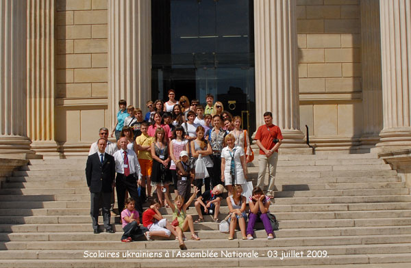 Groupe scolaire ukrainien à l'Assemblée Nationale.