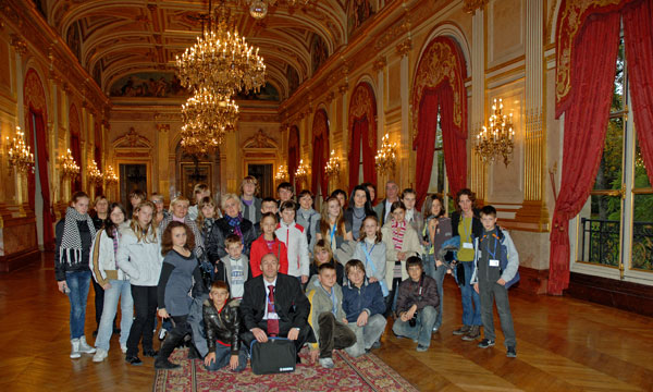 Groupe de scolaires ukrainiens à l'Assemblée Nationale.